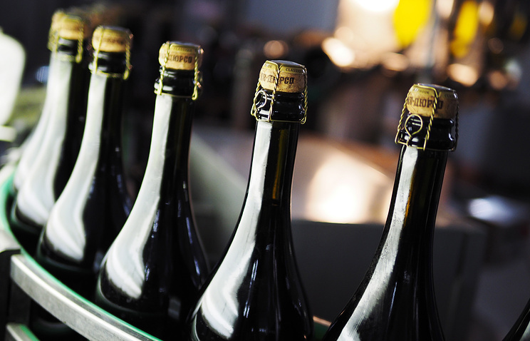 Минсельхоз предлагает ввести минимальную цену на "тихие вина" в 200-250 руб.