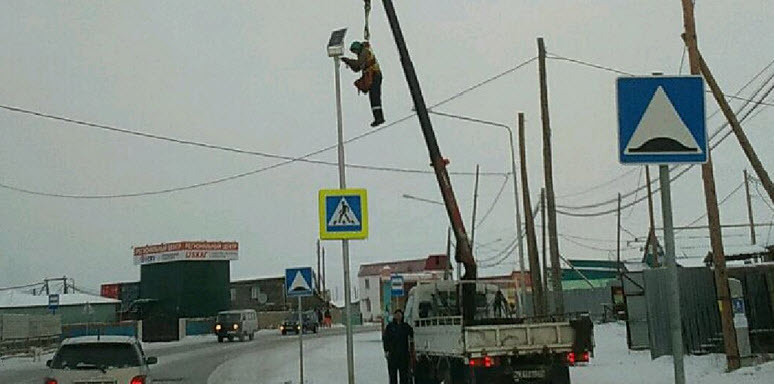 Фотовзгляд: Замена фонарей в Якутске