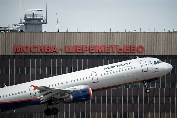 В московских аэропортах задержаны или отменены более 50 рейсов