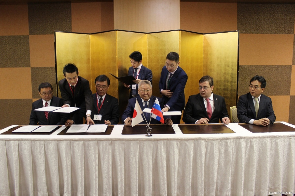 Егор Борисов и Айсен Николаев подписали в Японии ряд документов о сотрудничестве