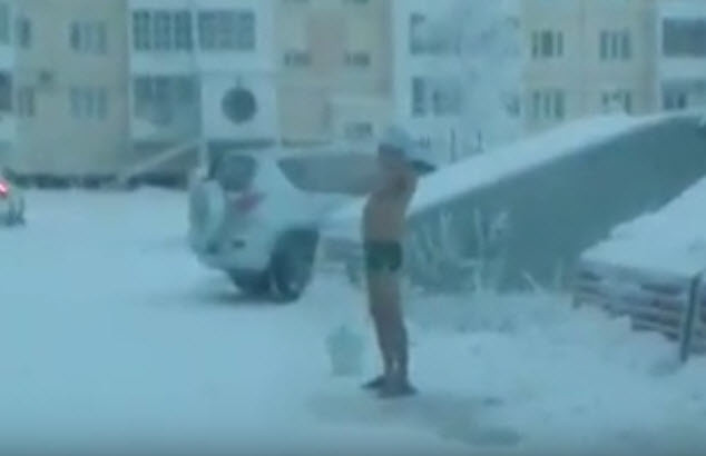 В Якутске появился морж (+видео)