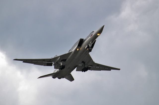 Шесть бомбардировщиков из РФ нанесли авиаудар по ИГ в Деир эз-Зор в Сирии