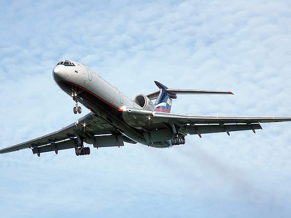 Очевидцы засняли посадку Ту-154 с неисправным двигателем в Якутии (+видео)