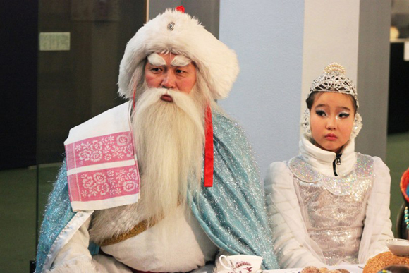 В Якутске во время фестиваля "Зима начинается в Якутии" украли костюм монгольского Деда Мороза – Увлин Увгуна