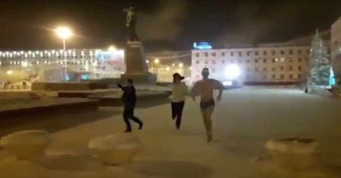 Якутянин, набравший необходимое число "лайков", пробежался в трусах по площади Ленина