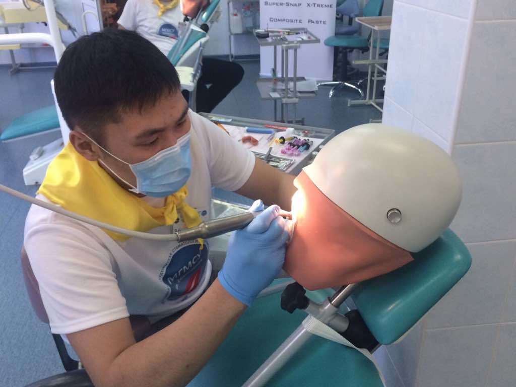 Студент СВФУ Айтал Степанов стал победителем Всероссийской студенческой олимпиады по стоматологии