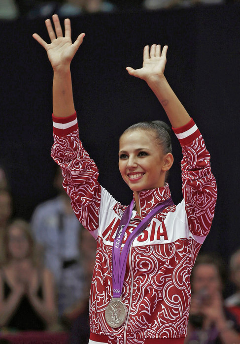 Олимпийская спортсменка Дарья Дмитриева провела тренировочные сборы с якутскими гимнастками