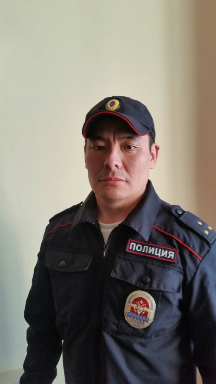 В Якутии полицейский вынес ребенка-инвалида из горящей квартиры