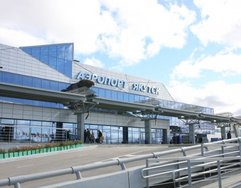 Аэропорт "Якутск" начал принимать задержанные рейсы