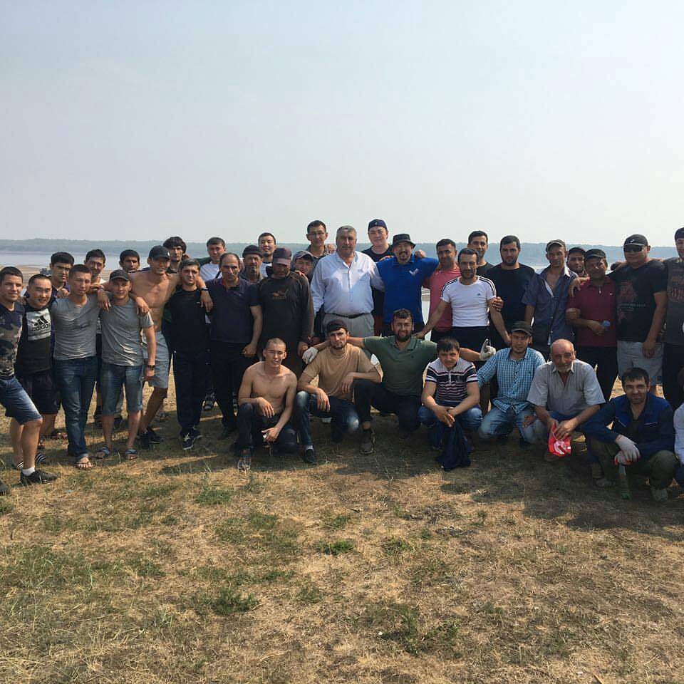 Движение "Ураанхай" вместе с национальными общинами очистили берег Лены