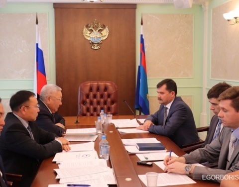 Глава Якутии и руководитель Росавиации подписали протокол о развитии авиатранспортного комплекса республики