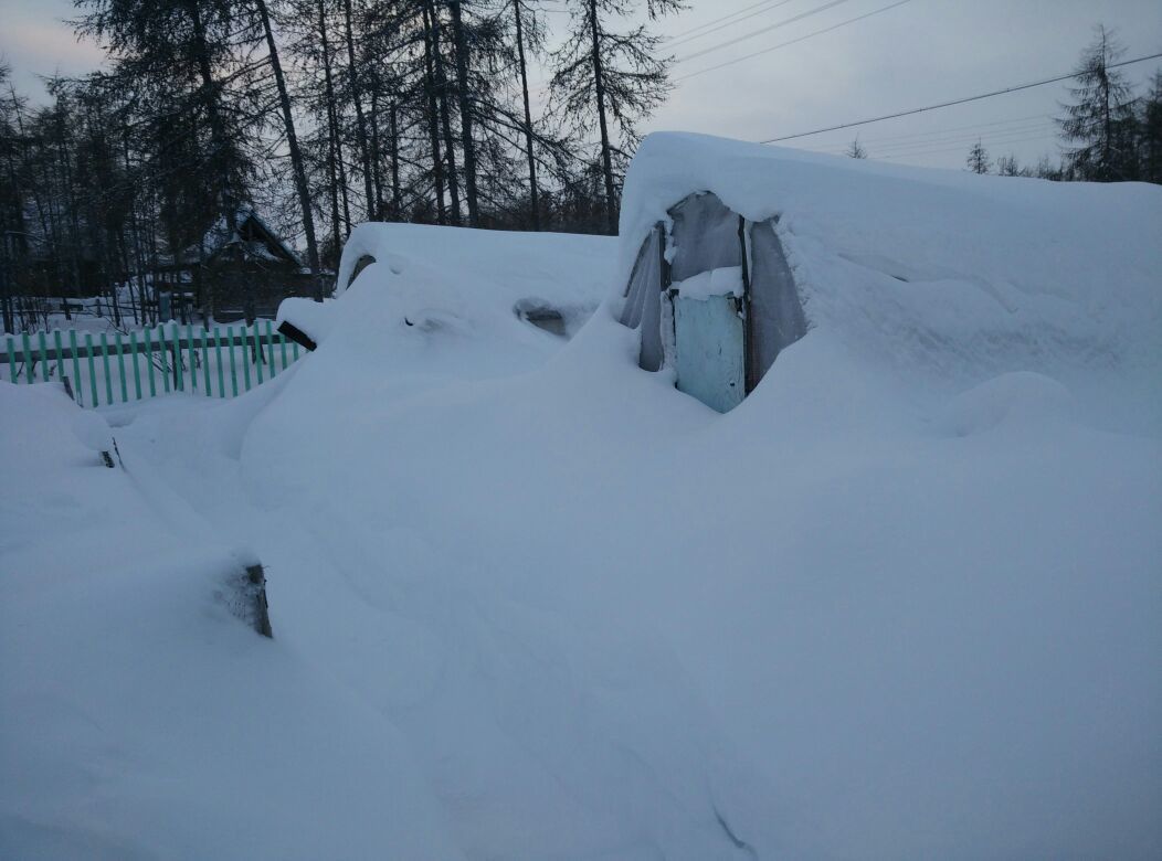 Фотофакт: Среднеколымский улус завалило снегом