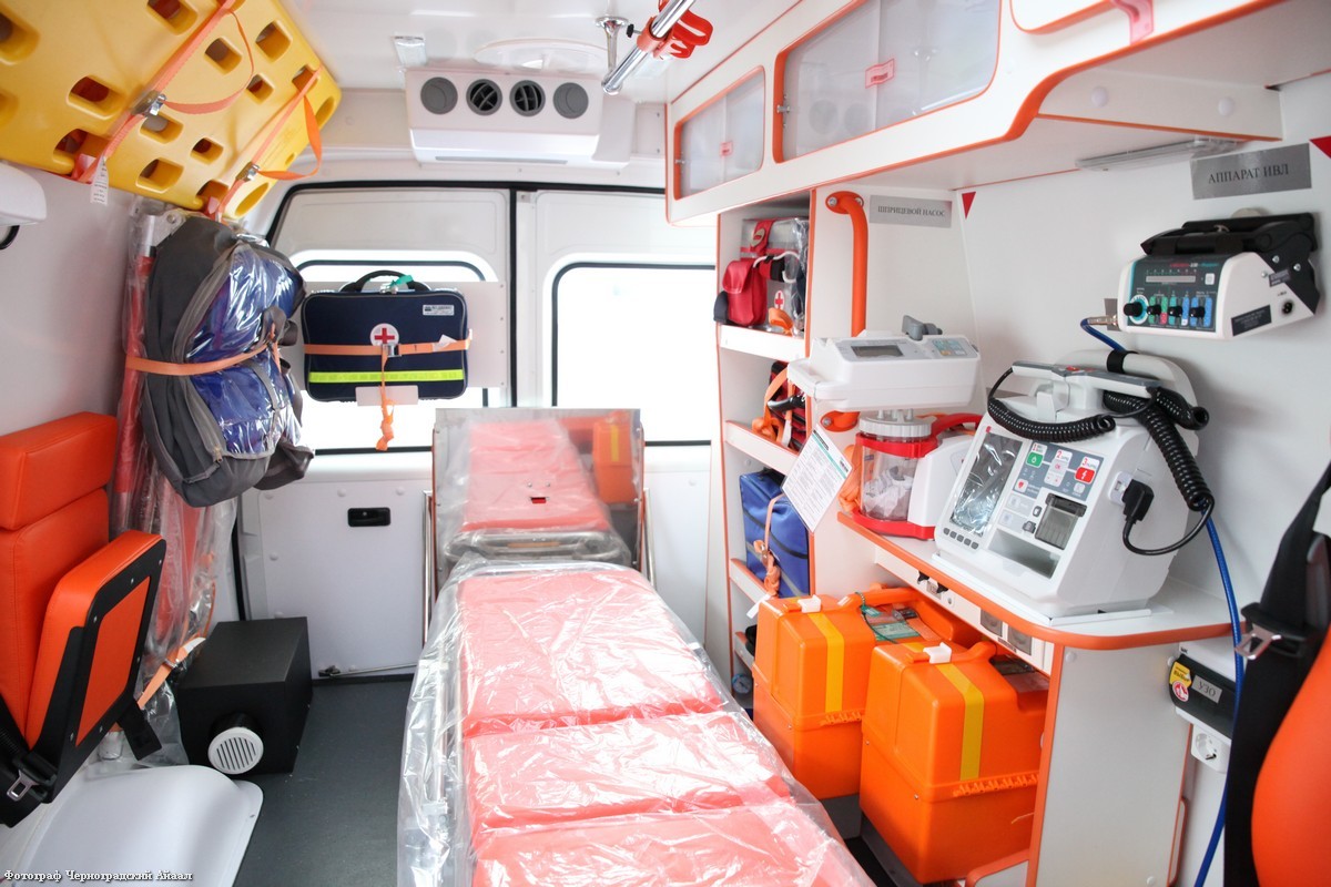 Больницы Якутии получили новые машины скорой помощи