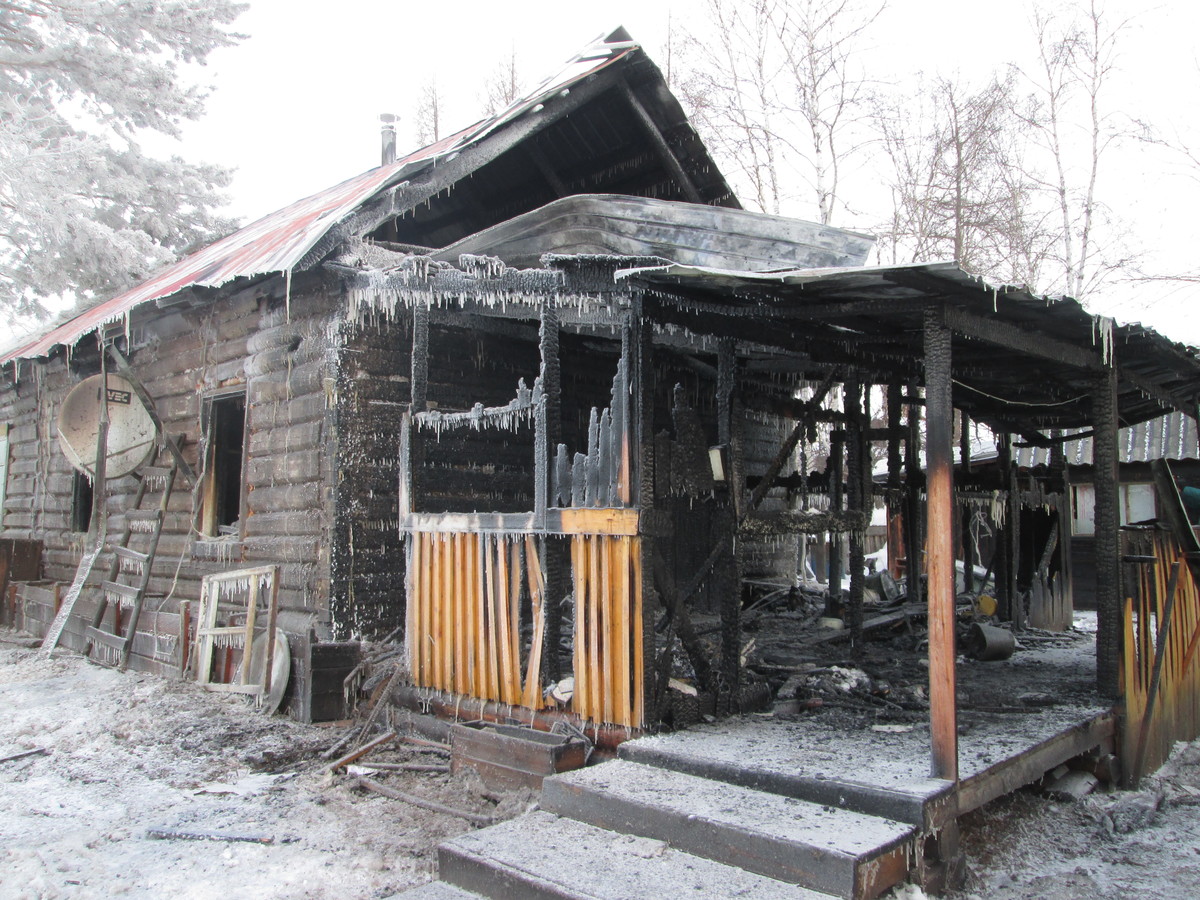 В Якутии на месте пожара обнаружены тела женщины и мужчины