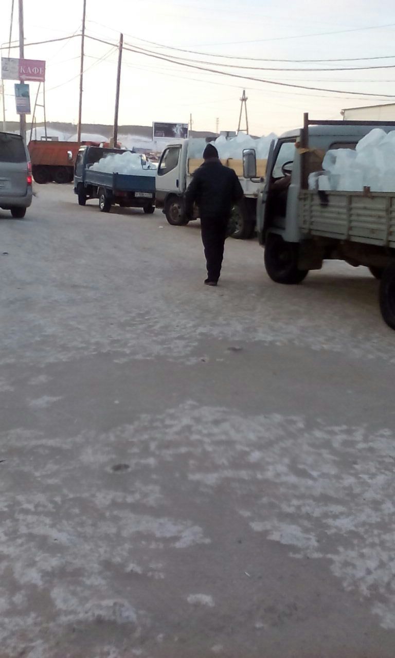 Фотофакт: в Якутске началась продажа льда
