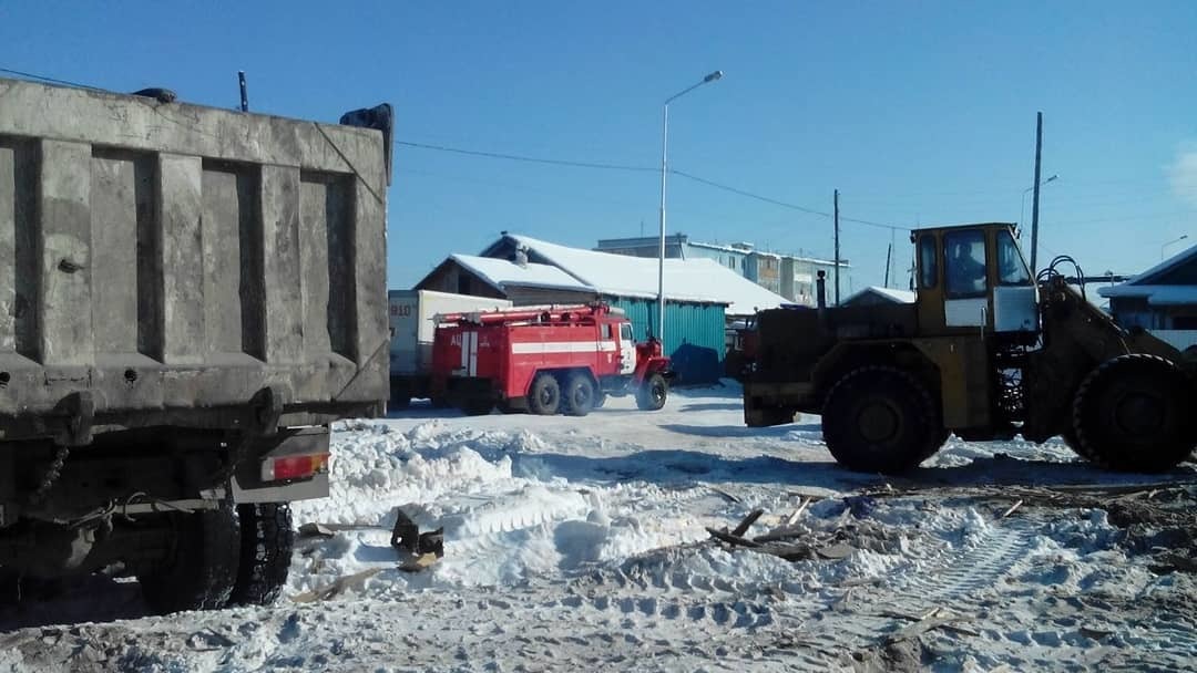 В Якутске сотрудники "Жилкомсервиса" спасли дом от пожара