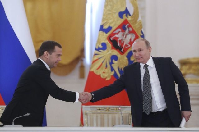 Сигнал для элит: Путин встречается с Медведевым