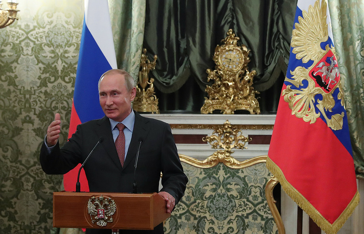 Путин поблагодарил кабмин за работу, особо отметив заслугу Медведева