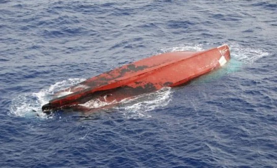Лодка с пассажирами перевернулась в Усть-Янском районе: Один человек погиб, поиски еще одного ведутся
