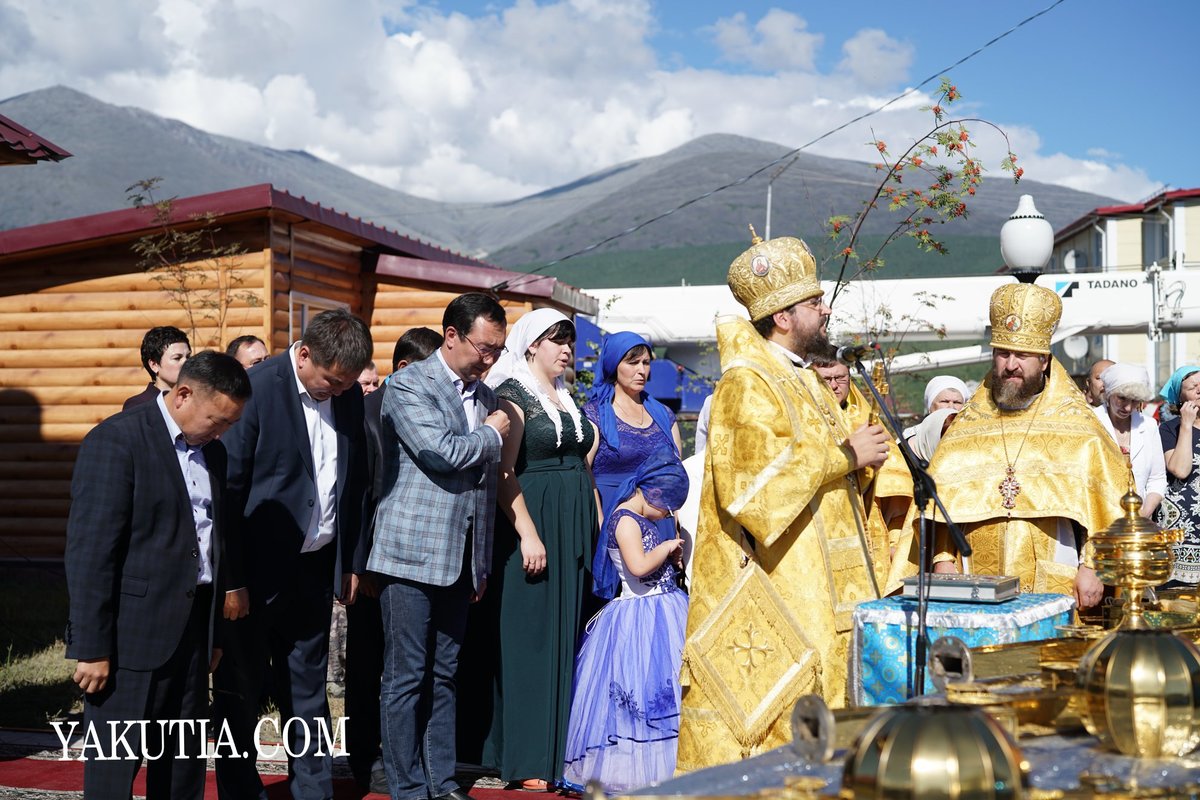 Фотофакт: Айсен Николаев на освящении храма в Усть-Нере