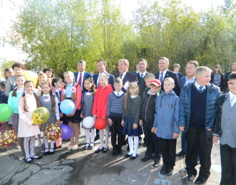 Айсен Николаев поздравил нерюнгринских школьников с Днем знаний