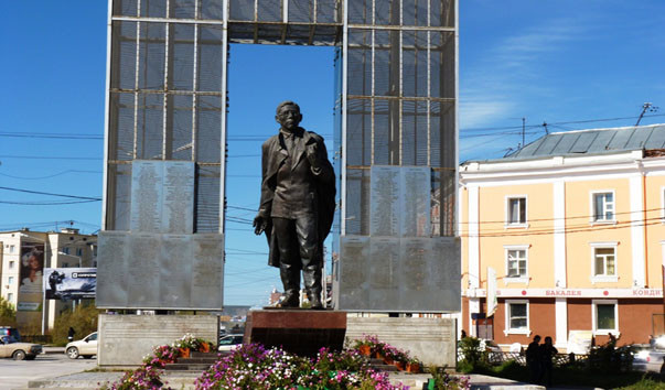 Общественниками собрано около 2400 подписей за переименование площади Орджоникидзе в Якутске