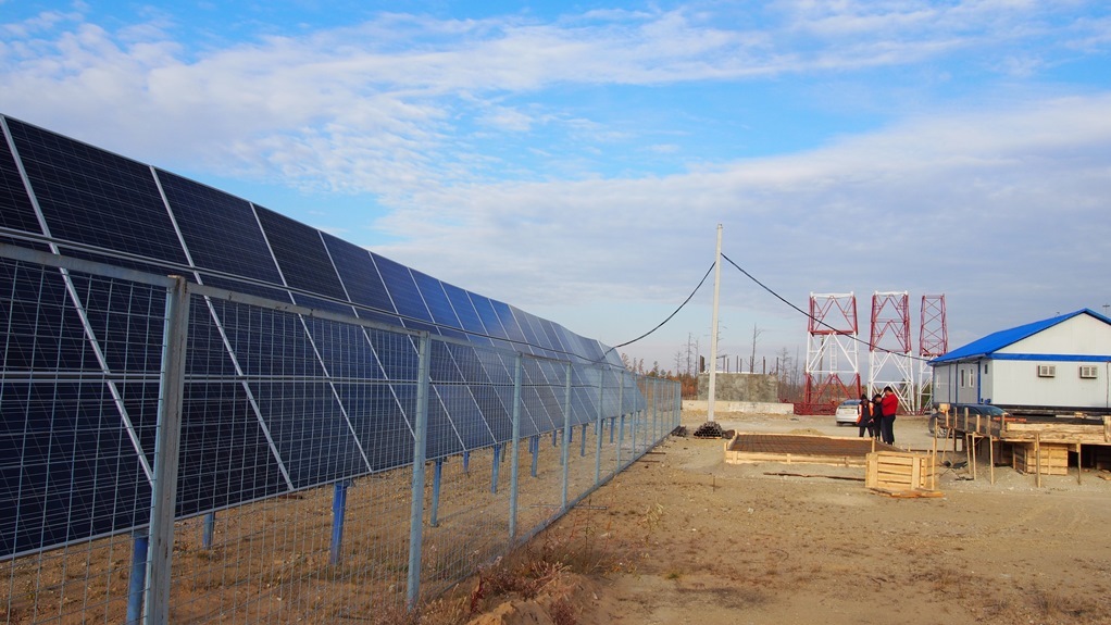 Железные дороги Якутии увеличили мощность солнечной электростанции на станции Кердем