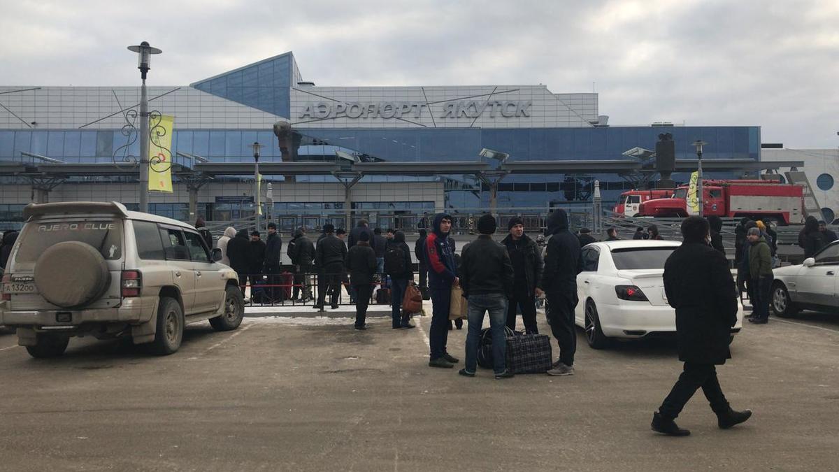 Аэропорт "Якутск" открыт после эвакуации