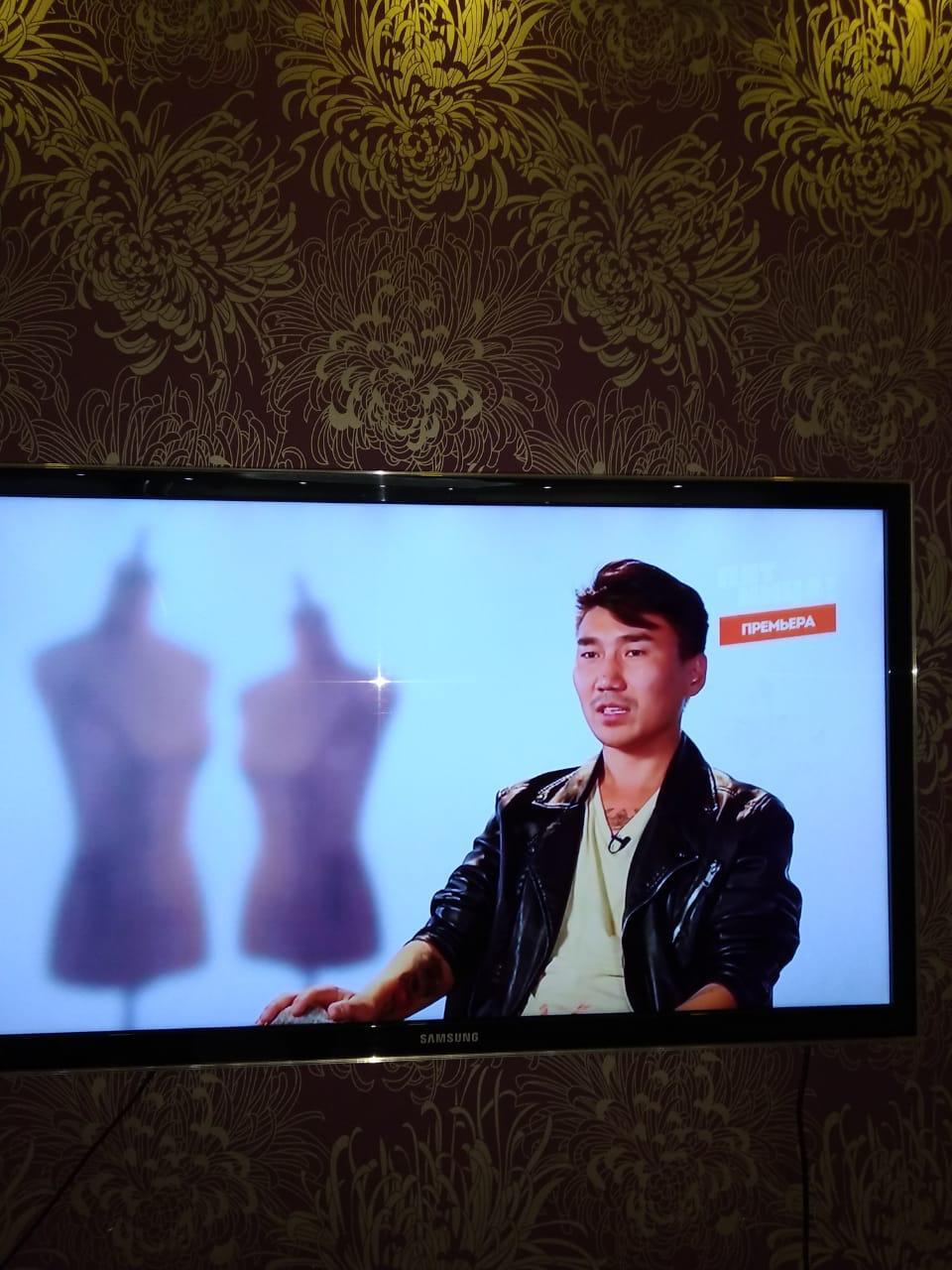 В передаче "Подиум" на канале Пятница участвует  якутский дизайнер