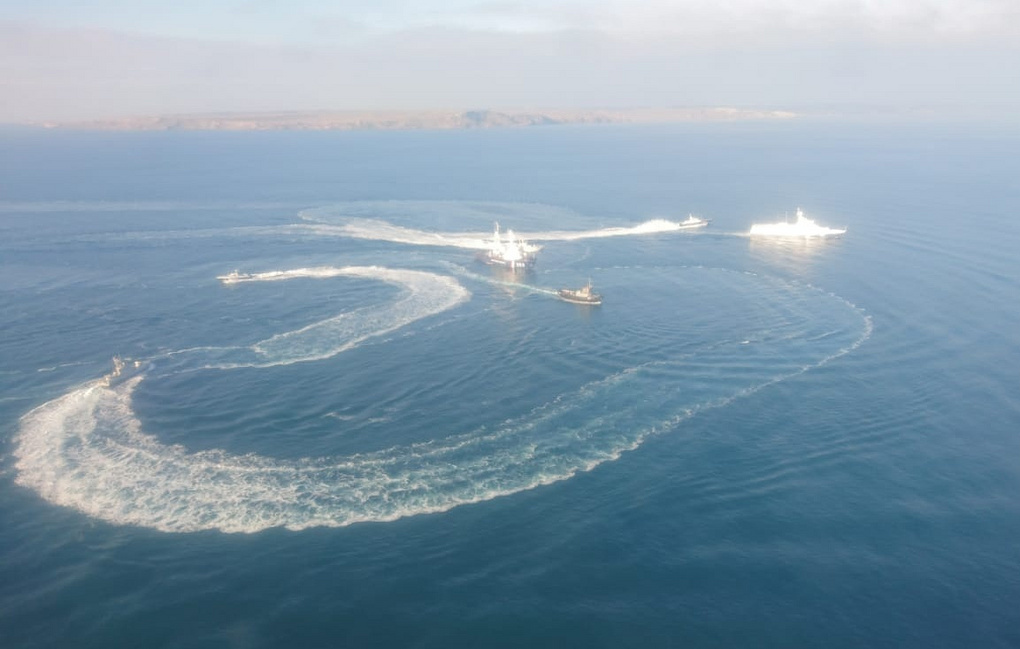 Три корабля ВМС Украины незаконно пересекли российскую границу