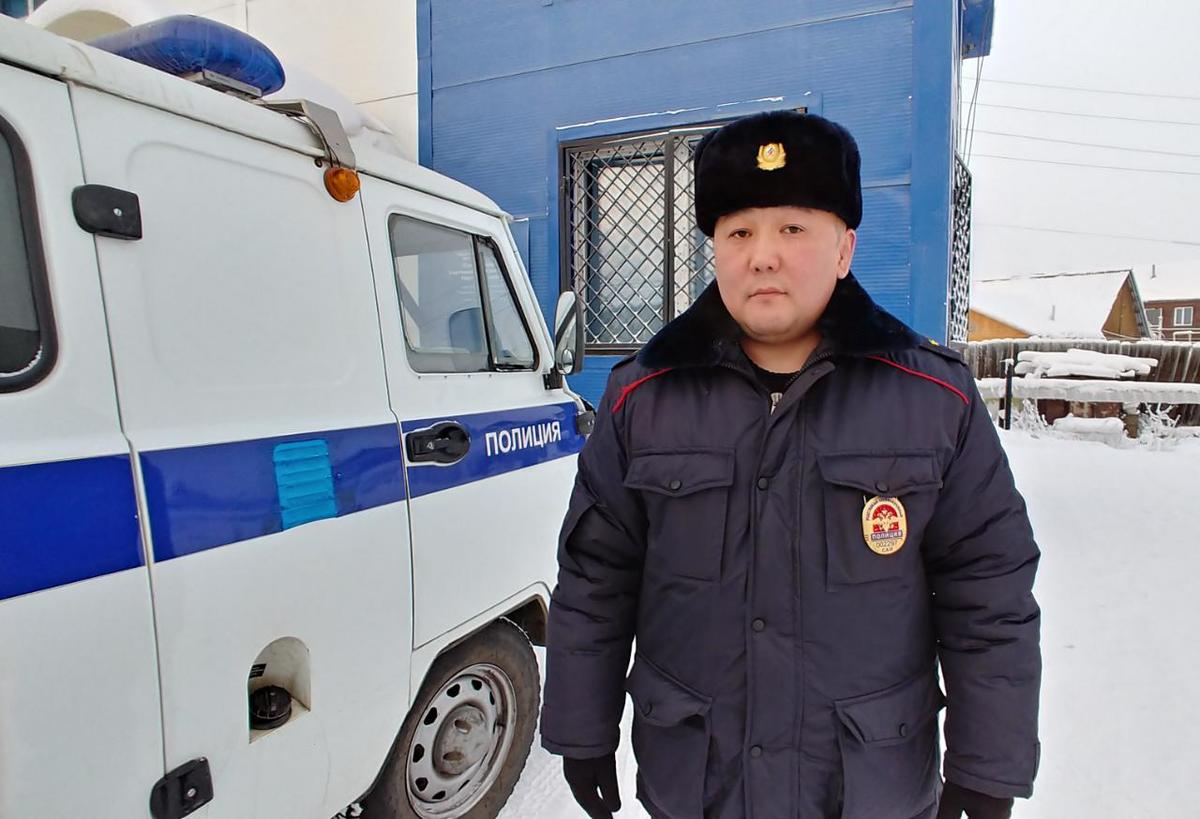 В полиции Якутска назвали имя участкового, передавшего найденные деньги владельцу