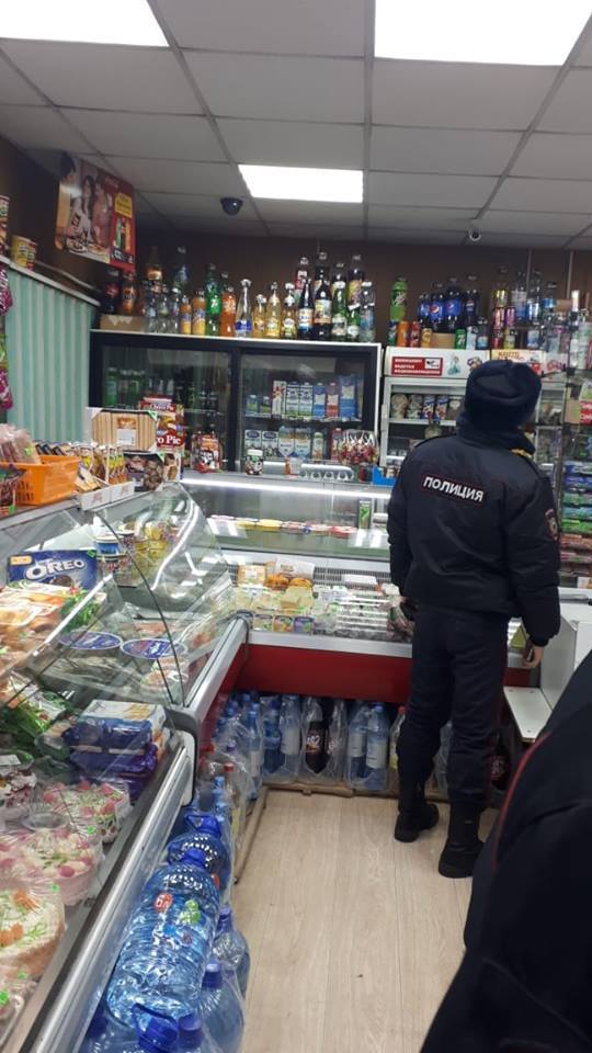 Продавец киоска в Якутске сообщила, что продавала подаренное ей шампанское