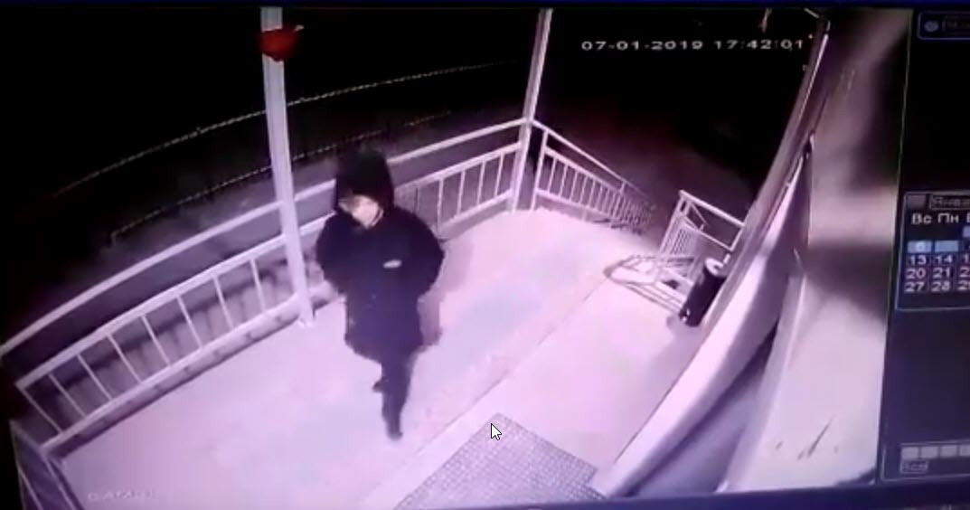 В Якутске украли урну с крыльца гостиницы (видео)
