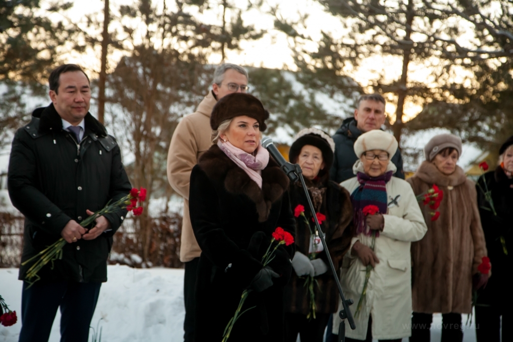 Делегация из Якутии почтила память земляков, погибших на новгородской земле в годы Великой Отечественной войны