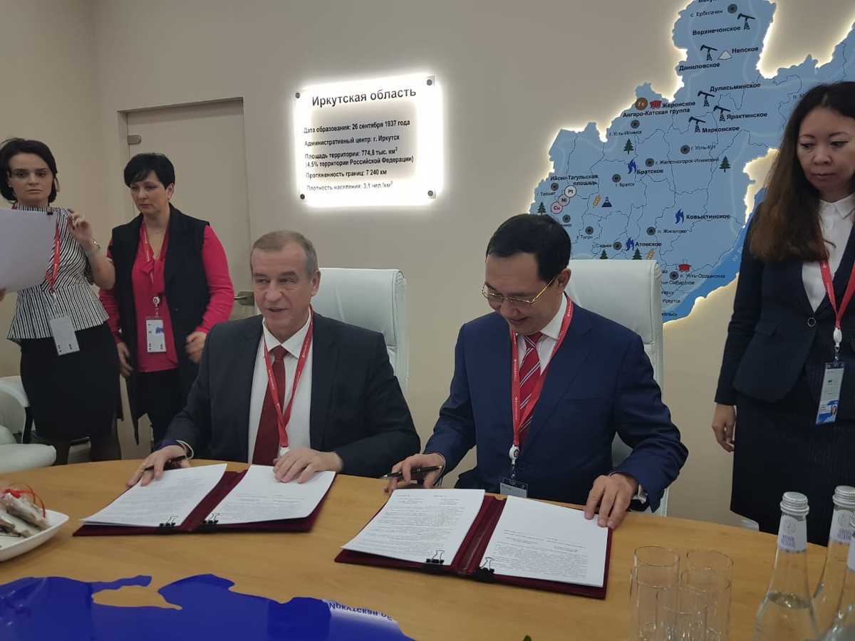 Айсен Николаев и Сергей Левченко на Форуме в Сочи подписали Соглашение о сотрудничестве между регионами