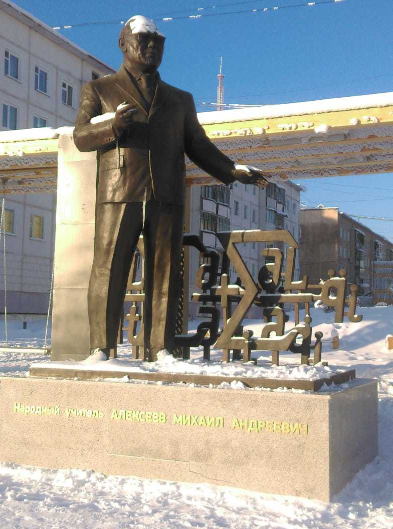 "Вандал" продолжает чистить памятники Якутска