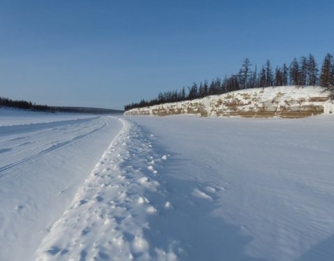 В Якутии ведутся поиски выехавших на снегоходах людей
