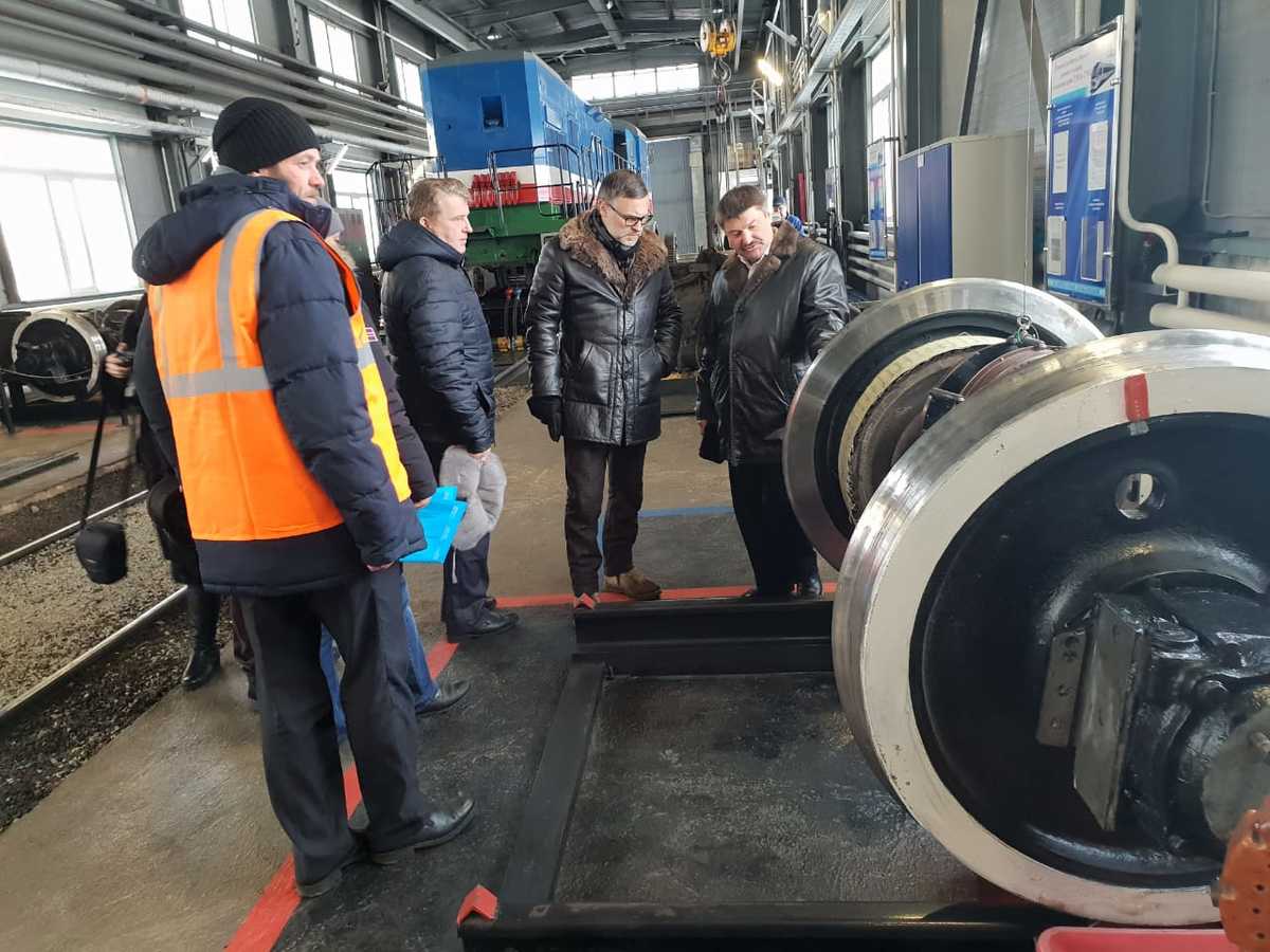 Зампред правительства Якутии Кирилл Бычков посетил объекты компании «Железные дороги Якутии»