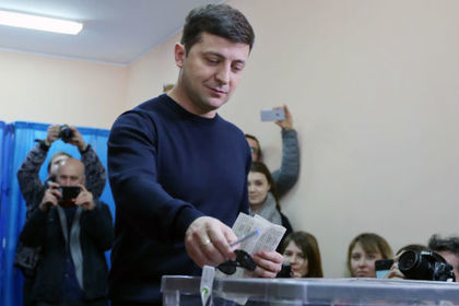 Выборы президента Украины завершились, лидирует Зеленский