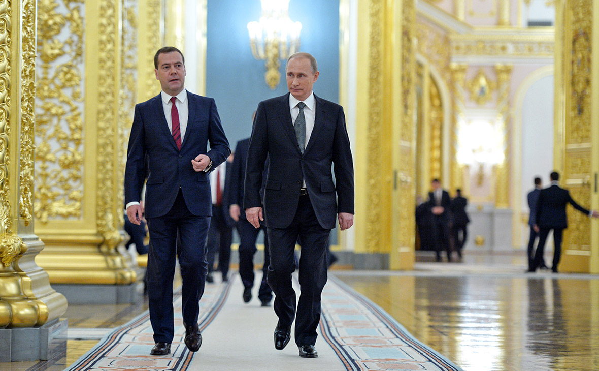 Путин разморозил зарплаты чиновникам Кремля и Белого дома
