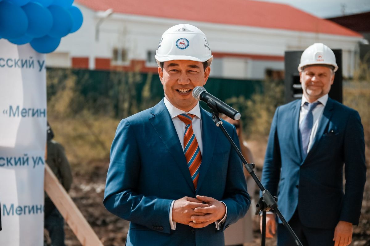 Айсен Николаев дал старт строительству крупнейшего в сельских районах Якутии спорткомплекса