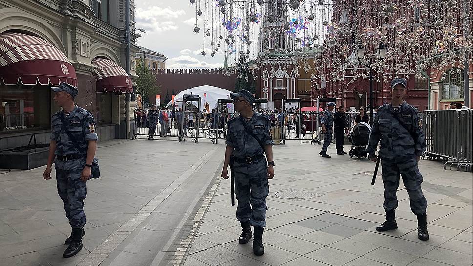 ГУМ и Красную площадь эвакуировали из-за сообщения о бомбе