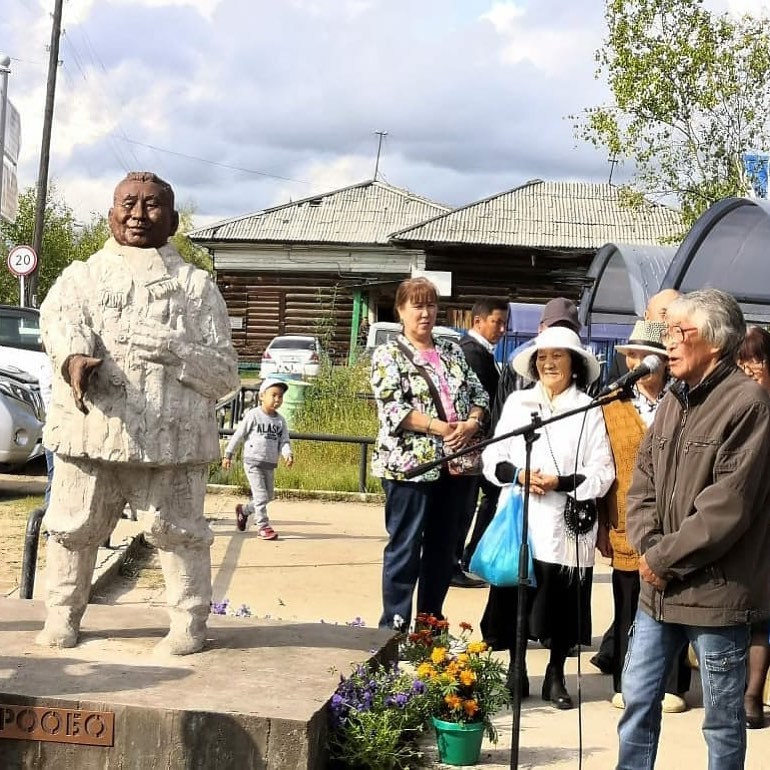 В Вилюйске появился памятник "Дорообо"