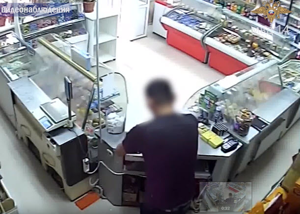 Разбойное нападение на продуктовый магазин в Якутии попало на видео