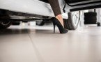 Зачем начали закрывать пороги за дверью: как автопроизводители решили проблему грязи на порогах — гениальное дизайнерское решение