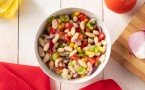 Быстрый салат за 5 минут: рецепт с фасолью, кукурузой и сухариками — идеальный завтрак на 2 января