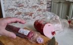 Больше никакой липкости: как правильно хранить колбасу после вскрытия, чтобы она оставалась свежей неделю