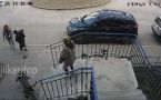 В 203 микрорайоне Якутска мужчина ранил сожительницу на глазах у прохожих