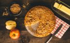 Я его слепила из того, что было — очень вкусный пирог-пятиминутка, когда в холодильнике есть только молоко и яблоки