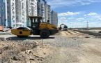 Фотофакт: В Якутске строят новую дорогу с велодорожкой и пятью полосами у перекрестка